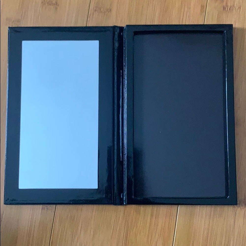 Magnetic 24-Pan Makeup Palette